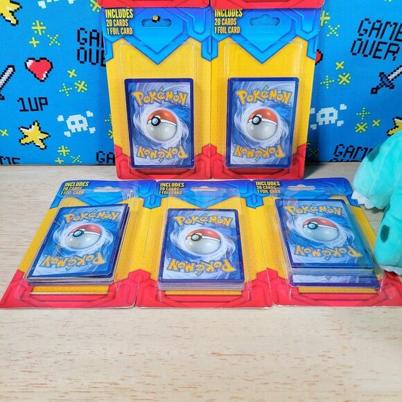 Pokemon TCG 7 Packs of 20 Cards + 1 Foil Card & Bulbasaur 8" Plush Set New - Picture 3 of 8